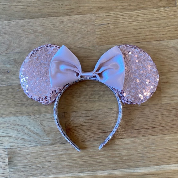 Rose Gold Minnie Ears - Picture 3 of 6